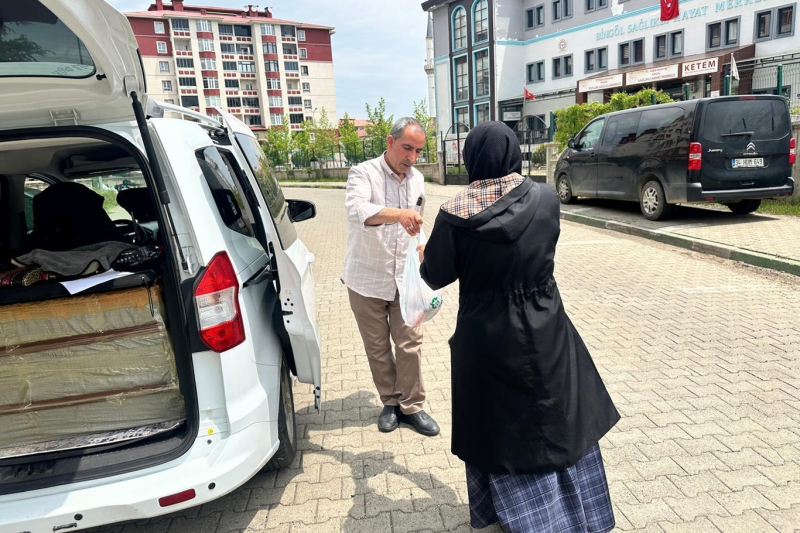 Bingöl Umut Kervanı binlerce aileye kurban eti dağıttı 