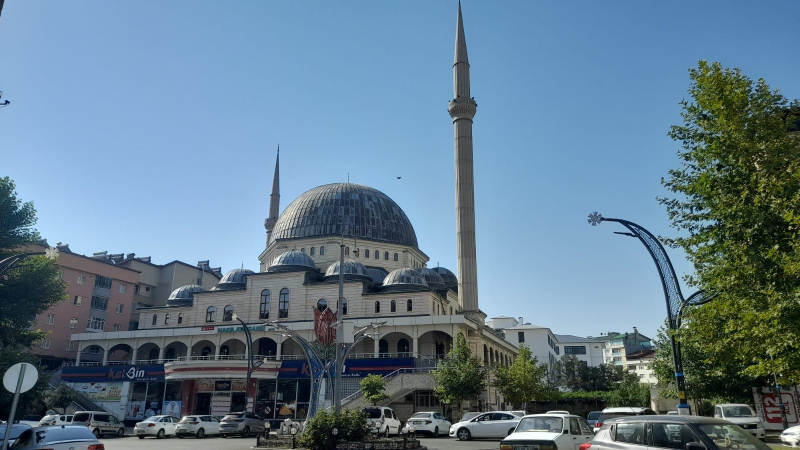 Camiler, kadın ve engellilerin ibadet edebileceği şekilde dizayn edilmeli