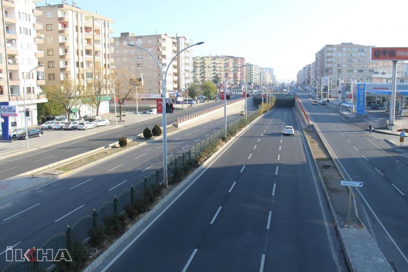 Ülke genelinde cadde ve sokaklarda kısıtlama sessizliği