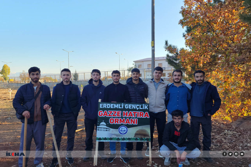 Üniversitesi öğrencileri, Filistin için oluşturdukları hatıra ormanındaki fidanların bakımını yaptı 