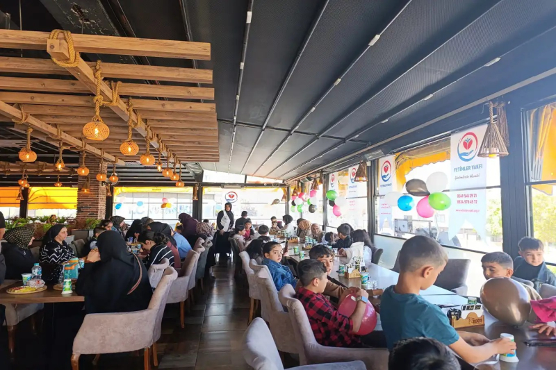 Yetimler Vakfı’ndan anlamlı etkinlik: Ailelerle kahvaltıda buluştular 
