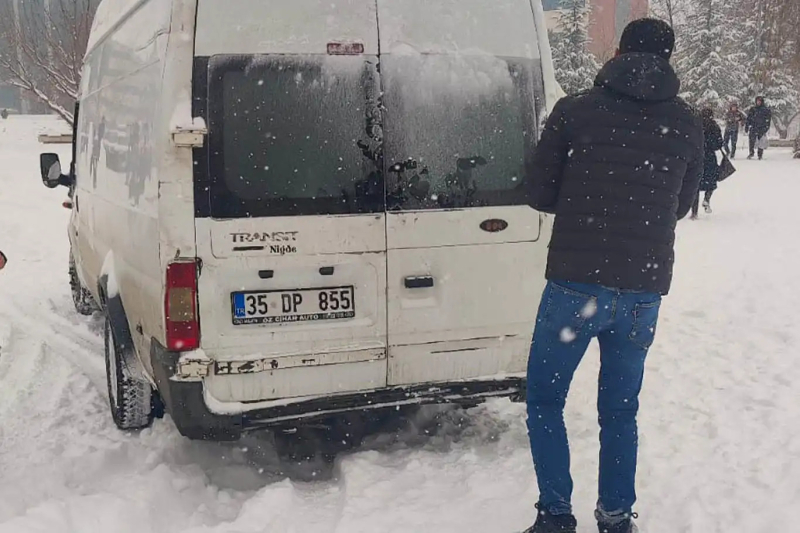 Yoğun kar yağışı hayatı olumsuz etkiledi 